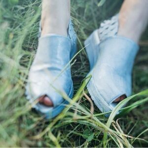 NEW Papucei Holdin’ On Ice Blue Metallic Leather Sling Back Mule Size 39